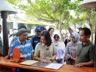 Wamenpar Ri Kunjungi Pantai Pandan Carita Pandeglang