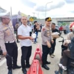 Kapolres Lebak Pantau Arus Mudik Dan Bagikan Takjil Ke Warga