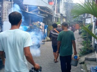 Viral, Warga Batuceper Gelar Aksi Fogging Masal Untuk Cegah Dbd