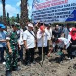 Bengkulu - Kerja Keras Pemerintah Akan Meningkatkan Kemajuan Bangsa Indonesia Yang Pada Akhirnya Berujung Pada Peningkatan Kesejahteraan Rakyat. Berbagai Sektor Dan Lapisan Masyarakat Harus Terus Disentuh, Misalnya Kalangan Perdesaan Yang Mayoritas Berpenghidupan Di Pertanian, Perkebunan Dan Peternakan, Yang Bertujuan Bagaimana Astacita, 17 Program Prioritas Dan 8 Program Hasil Terbaik Cepat (Phtc) Pemerintahan Prabowo-Gibran Dapat Diakses Maksimal Hingga Tingkatan Akar Rumput. &Amp;Quot;Dalam Rangkaian Kegiatan Di Provinsi Bengkulu, Hari Ini Kami Akan Lanjut Bertemu Dan Berdiskusi Santai Dengan Teman-Teman Aktivis Sosial Dan Juga Para Relawan Prabowo-Gibran. Peran Serta Mereka Akan Mengakselerasi Implementasi Berbagai Program Yang Sudah, Sedang Dan Akan Terus Dijalankan Pemerintah. Sesuai Arahan Presiden Prabowo, Peningkatan Komunikasi Publik Adalah Bagian Penting Kerja Nyata Yang Tentu Saja Harus Semakin Memperluas Keterlibatan Publik Di Mana Pun,&Amp;Quot; Ujar Ricky Tamba, Tenaga Ahli Utama Kantor Komunikasi Kepresidenan (Presidential Communication Offfice/ Pco) Melalui Pesan Elektronik Kepada Media Massa, Jumat (18/4/2025). Sebelumnya, Bertempat Di Desa Jenggalu, Kecamatan Sukaraja, Kabupaten Seluma, Pco Turut Menghadiri Peluncuran Program Percepatan Swasembada Pangan Berupa Penanaman Jagung Yang Diinisiasi Oleh Jaringan Pendamping Kebijakan Dan Pembangunan (Jpkp) Yang Digawangi Ketua Umum Maret Samuel Sueken Dan Sekretaris Jenderal Herlina Prawirosukarto. Dalam Kegiatan Yang Diramaikan Ratusan Petani, Ibu-Ibu Dan Pemuda, Turut Hadir Habibi (Balai Pskl Wilayah Sumatera Mewakili Menteri Kehutanan Raja Juli Antoni), Noerlin (Camat Sukaraja), Joni Midarling (Kepala Desa Jenggalu), Darius (Babinsa Kodim Seluma), Amran (Ketua Dpw Jpkp Bengkulu), Novianto (Ketua Dpd Seluma), Manik (Ketua Jpkp Bengkulu Utara) Beserta Puluhan Pengurus Lainnya. Juga Tampak Hadir Para Tenaga Profesional Pendamping Desa Dari Kemendes Pdtt, Penyuluh Pertanian Lapangan Dan Petugas Penanganan Hama Dari Kementerian Pertanian, Serta Jajaran Aparat Kecamatan Dan Desa. Selain Pengarahan, Juga Dimeriahkan Dengan Penampilan Budaya Berupa Tarian Sambutan Anak-Anak Dan Pencak Silat Cekak Dari Pendekar-Pendekar Bengkulu. Swasembada Pangan Dan Komitmen Prabowo &Amp;Quot;Salam Dari Pak Presiden Prabowo Dan Mas Wapres Gibran, Juga Pak Kepala Pco Hasan Nasbi Untuk Bapak Ibu Semua. Terimakasih Banyak Atas Perjuangan Memastikan Swasembada Pangan Khususnya Dengan Penanaman Jagung Di Lahan Ex Hgu Sahabudin Yang Secara Bertahap Akan Mencapai Ratusan Hektar. Komitmen Pak Prabowo Tak Perlu Diragukan, Karena Dari Puluhan Tahun Lalu Selalu Memperhatikan Kaum Tani. Bahkan, Pak Prabowo Telah Mengeluarkan Berbagai Inpres Dan Perpres Yang Menyangkut Soal Ketahanan Swasembada Pangan Yang Merupakan Bagian Dari Program Hasil Terbaik Cepat (Phtc),&Amp;Quot; Tegas Ritam, Sapaan Akrab Aktivis '98, Kamis (17/4/2025). Dia Menjelaskan Beberapa Peraturan Terbaru Yang Diterbitkan Terkait Pangan, Antara Lain Presiden Menginstruksikan Bulog Melakukan Penyerapan Jagung Dengan Hpp Rp5,500; Kebijakan Mendukung Optimalisasi Swasembada Jagung, Peningkatan Produksi Melalui Intensifikasi Dan Ekstensifikasi Lahan, Penguatan Cadangan Jagung Pemerintah Melalui Penyerapan Dengan Target 1 Juta Ton Cjp, Peningkatan Produktivitas Melalui Penguatan Sentra Jagung Potensial (Bengkulu, Ntb, Lampung, Dll), Juga Adanya Pembuatan Koperasi Desa Merah Putih Guna Meningkatkan Usaha Perekonomian Masyarakat. Ricky Berharap, Masyarakat Terus Rukun, Bersatu Dan Gotong Royong Dalam Perjuangan Membantu Mensukseskan Swasembada Ketahanan Pangan Yang Merupakan Tugas Mulia Dari Pemerintah Bersama Rakyat Dalam Mewujudkan Indonesia Maju, Adil Dan Makmur. Setelah Menanam Jagung, Kegiatan Dilanjutkan Dengan Tanya-Jawab Dengan Masyarakat Tentang Program Pertanian Dan Pembangunan Lainnya. Antusiasme Masyarakat Sangat Tinggi Dan Bertahan Hingga Sore Hari. &Amp;Quot;Kita Secara Massif Terus Mengkampanyekan Program Kerja Strategis Ketahanan Pangan Presiden Prabowo. Kali Ini Melalui Gerakan Menanam Jagung, Jpkp Menggandeng Badan Usaha Milik Desa (Bumdes) Jenggalu Untuk Memanfaatkan Lahan Yang Sudah Tidak Produktif Ex Hgu Sahabudin Yang Sudah Ada Penetapan Pengadilan. Ini Merupakan Pilot Project Di Wilayah Sumatera Dan Akan Terus Digalakkan Di Seluruh Indonesia,&Amp;Quot; Jelas Herlina, Sekjen Jpkp, Menjawab Pertanyaan Yang Muncul. Lahan-Lahan Yang Sudah Tidak Produktif, Lanjut Dia, Harusnya Bisa Menjadi Nilai Ekonomis Untuk Kesejahteraan Desa Dan Rakyat, Bukan Untuk Dimiliki Apalagi Dikuasai Oleh Mafia Tanah Yang Merugikan Negara. Pemberdayaan Ekonomi Masyarakat Desa Bisa Berjalan Dengan Baik Melalui Bumdes Dan Koperasi Desa Merah Putih Dalam Mengelola Sumber Daya Alam Dan Potensi Usaha Yang Ada. Setelah Kegiatan Penanaman Jagung, Ricky Tamba Bersama Herlina Dan Puluhan Relawan Prabowo-Gibran Berkeliling Kota Bengkulu Mengunjungi Dan Kontemplasi Di Rumah Kediaman Pengasingan Bung Karno Dan Ibu Fatmawati, Melakukan Shalat Di Masjid Jamik Kota Bengkulu Yang Hasil Karya Arsitektur Soekarno, Juga Melihat Aktivitas Wisata Dan Perdagangan Umkm Di Pantai Panjang.