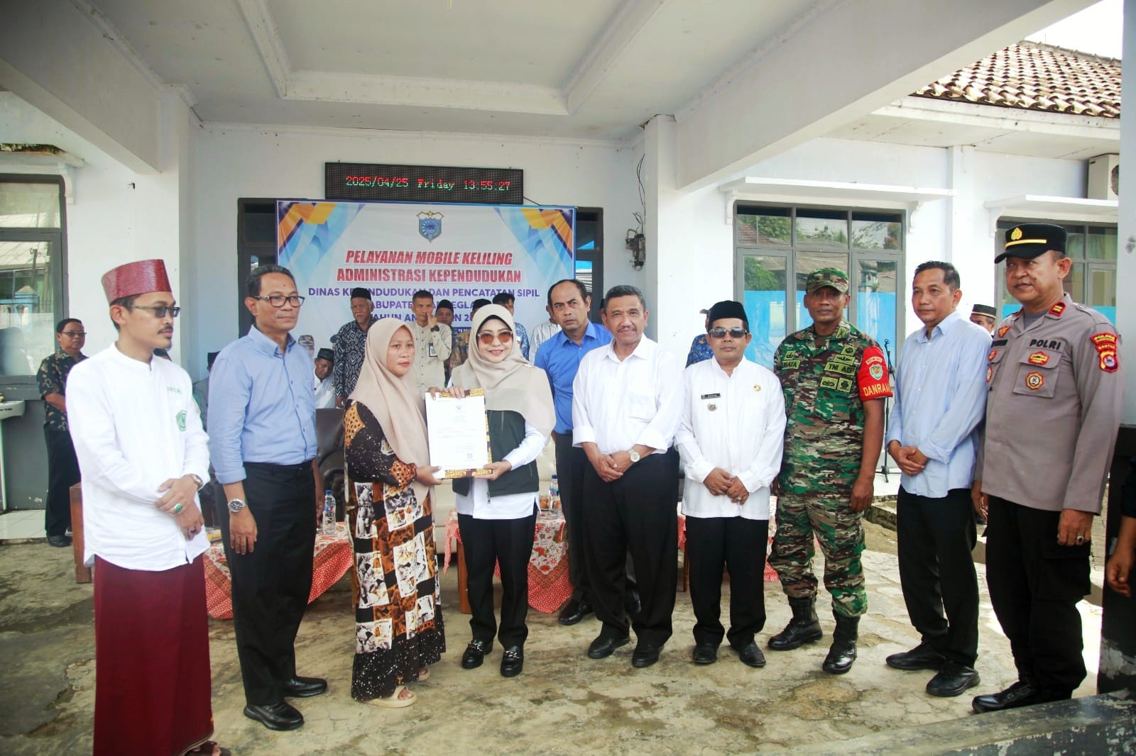 Pemkab Pandeglang Luncurkan Layanan Mobil Keliling Adminduk Di Kecamatan Munjul 1 Pemkab Pandeglang Luncurkan Layanan Mobil Keliling Adminduk Di Kecamatan Munjul