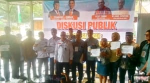 Kantor Komunikasi Presiden Diskusi Publik Di Tanjungmorawa 1 Jakarta - Tenaga Ahli Utama Kantor Komunikasi Presiden Ricky Tamba Didampingi Ketua Dpw Fbn Ri Sumut M Jamil Sipayung Menggelar Pertemuan Diskusi Publik Dengan 12 Elemen Masyarakat Dari Tujuh Kabupaten/Kota Di Sumut, Sabtu (26/4). Diskusi Publik Di Cafe Bunbun Tanjungmorawa Tersebut Menjelaskan Tentang Indonesia Cerah: Delapan Asta Cita, 17 Program Prioritas Dan Delapan Program Hasil Terbaik Cepat (Phtc) Pemerintahan Prabowo-Gibran. Pertemuan Dihadiri Kapolsek Tanjungmorawa Dan Perwakilan Partai Politik Dan Undangan Lainnya. Selain Diskusi Publik, Tenaga Ahli Utama Kantor Komunikasi Presiden Juga Mengunjungi Mapolsek Tanjungmorawa, Taman Dirgantara Dan Taman Edukasi Di Deliserdang. Tenaga Ahli Utama Kantor Komunikasi Presiden Meminta Peserta Diskusi Publik Berperan Aktif Dalam Menyosialisasikan Dan Menyukseskan Program Pemerintahan Prabowo-Gibran Yakni Bersama Indonesia Maju Menuju Indonesia Emas 2045. Ia Mengutarakan Bahwa Langkah Besar Transformasi Bangsa Berupa Asta Cita, Program Prioritas Dan Phtc Yang Merupakan Pilar Utama Pemerintahan Prabowo-Gibran Dalam Mencapai Visi Indonesia Emas 2045. Pada Tahun Pertama Pemerintahan Presiden Prabowo Subianto Fokus Pada Peletakan Dasar Pembangunan Sumber Daya Manusia Melalui Pemenuhan Hak-Hak Dasar Manusia. Pada Tahun Pertama Pemerintahan Presiden Prabowo Subianto Fokus Pada Peletakan Dasar Pembangunan Sumber Daya Manusia Melalui Pemenuhan Hak-Hak Dasar Manusia. &Quot;Makan Bergizi Gratis, Cek Kesehatan Gratis, Swasembada Pangan, Hingga Berbagai Program Pendidikan, Dalam Upaya Mewujudkan Indonesia Unggul, Lanjutnya, Pemerintah Terus Melakukan Akselerasi Berbagai Program Unggulan Yang Menyentuh Langsung Pada Kebutuhan Dasar Masyarakat. Ricky Tamba Menjelaskan Bahwa Program Pemerintah Yang Telah Berjalan Makan Bergizi Gratis (Mbg) Yang Kini Semakin Nyata Dampaknya. Program Yang Berfokus Pada Peningkatan Angka Kecukupan Gizi Anak-Anak Dan Pengentasan Stunting Telah Diluncurkan Januari 2025. &Quot;Dalam Waktu Singkat Sejak Januari 2025, Program Ini Telah Menjangkau Kurang Lebih Tiga Juta Penerima Manfaat Di Seluruh Indonesia. Pemerintah Menargetkan Jangkauan Yang Jauh Lebih Ambisius Yaitu Melompat Menjadi 15 Juta Di September Dan Akhirnya, Menjangkau Seluruh Pelosok Negeri Di Penghujung 2025,&Quot; Terangnya. Program Ini, Kata Ricky Tamba, Juga Diharapkan Memanen Multiplier Effect Pada Sektor Lainnya Seperti Pembukaan Lapangan Pekerjaan, Sektor Pangan, Hingga Umkm. Program Berikutnya Adalah Cek Kesehatan Gratis (Ckg) Yang Diluncurkan Pada Februari 2025. Program Ini Dirancang Dengan Sangat Inklusif Dan Gratis, Melayani Seluruh Rentang Usia. Dari Bayi Berusia 2 Hari Hingga Lansia Di Atas 60 Tahun. Dengan Target Menjangkau 60 Juta Orang Di Tahun Pertama Dan 200 Juta Penduduk Indonesia Dalam Lima Tahun. &Quot;Cek Kesehatan Gratis Adalah Langkah Nyata Untuk Menciptakan Masyarakat Yang Lebih Sehat, Sejahtera Dan Produktif. Dengan Kebijakan Ini, Setiap Orang Memiliki Kesempatan Yang Sama Untuk Mendeteksi Penyakit Sejak Dini, Sehingga Bisa Mendapatkan Pengobatan Atau Pencegahan Sebelum Kondisi Semakin Parah,&Quot; Ujar Tenaga Ahli Utama Kantor Komunikasi Presiden.