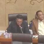 Anggota Komisi Xii Dpr Ri Dari Fraksi Partai Kebangkitan Bangsa (Pkb), Syafruddin, Mendorong Agar Rencana Usaha Penyediaan Tenaga Listrik (Ruptl) Segera Disahkan. Hal Ini Disampaikannya Dalam Rapat Kerja Bersama Pt Pln (Persero) Di Kompleks Parlemen, Senayan 14 Mei 2025. Menurut Syafruddin, Ruptl Menjadi Acuan Utama Atau &Amp;Quot;Kitab Suci&Amp;Quot; Dalam Pelaksanaan Seluruh Program Dan Rencana Pengembangan Kelistrikan Nasional. &Amp;Quot;Jadi Itu Pedomannya Pln, Mau Bekerja Apa, Mau Menonton Apa, Itu Menjadi Rumahnya. Maka Kita Dorong Agar Segera Mengesahkan Ruptl Supaya Semua Rencana Dan Program Pengembangan Pln Itu Segera Bisa Dieksekusi Dengan Baik,&Amp;Quot; Tegasnya. Ia Juga Menyoroti Masih Adanya Ketimpangan Akses Listrik Di Berbagai Wilayah Indonesia. Berdasarkan Data Yang Ia Miliki, Setidaknya Terdapat 106 Desa Yang Hingga Kini Belum Teraliri Listrik Pln. &Amp;Quot;Makanya Kita Dorong Untuk Mempercepat Pemasangan Listrik Di Desa Dan Daerah Terpencil. Tapi Syarat Utamanya, Ruptl Harus Diselesaikan Terlebih Dahulu,&Amp;Quot; Tambahnya. Syafruddin Menekankan Pentingnya Percepatan Elektrifikasi Sebagai Bagian Dari Pemerataan Pembangunan Dan Peningkatan Kualitas Hidup Masyarakat Di Daerah Tertinggal, Terdepan, Dan Terluar (3T).