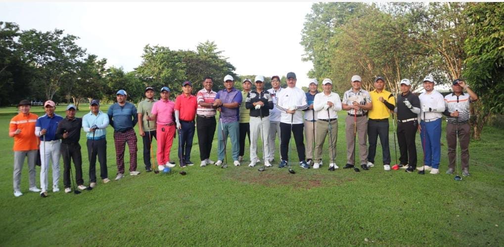 Hijau Rumput Golf Dan Gemerlap Lampu Vs Kemiskinan Akut Rakyat Maluku, Ammi: Maluku Galap 1 Hijau Rumput Golf Dan Gemerlap Lampu Vs Kemiskinan Akut Rakyat Maluku, Ammi: Maluku Galap