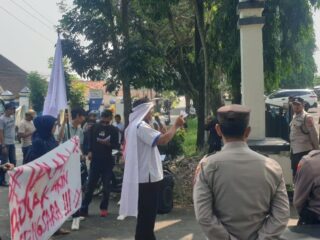 Dinilai Agak Laen, Rpm Gruduk Kantor Dinas Pupr Dan Desak Bupati Lebak Turun Tangan