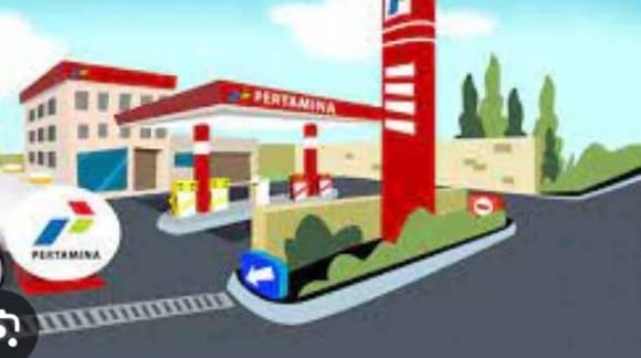 Pengadaan Minyak Di Pertamina Masih Mengundang Daftar Hitam Pemasok Kejagung 1 Medan - Meskipun Pihak Jaksa Agung Muda Pidana Khusus Kejaksaan Agung Telah Menetapkan Sembilan Tersangka Kasus Dugaan Korupsi Tata Kelola Pengasaan Minyak Periode 2018 Sd 2023 Di Pertamina Hingga Dengan Kerugian Negara Rp 193, 7 Triliun Terhadap D Proses Penyidikan Yang Saat Ini Masih Berjalan Akan Berpotensi Muncul Calon Tersangka Baru, Namun Anehnya Hal Tersebut Tidak Membawa Perbaikan Berarti Terhadap Proses Tender Minyak Mentah Di Pertamina Hingga Saat Ini. Demikian Diungkapkan Direktur Eksekutif Center Of Energy And Resources Indonesia (Ceri) Yusri Usman, Rabu (14/5/2025) Di Medan. &Quot;Hal Tersebut Membuktikan Mafia Kartel Minyak Mentah Dan Produk Bahan Bakar Minyak (Bbm) Masih Sangat Perkasa Mengendalikan Pejabat Di Pertamina Hingga Saat Ini. Sebab, Terbukti Proses Pengadaan Minyak Pertamina Terbaru Ternyata Masih Mengundang Vendor Atau Pemasok Yang Tercatat Dalam Daftar Hitam Pidsus Kejagung. Selain Itu Tetap Melakukan Tender Spot Bukannya Term, Infonya Kebijakan Itu Atas Keputusan Rapat Direksi Pt Kilang Pertamina International&Quot; Ungkap Yusri. Menurut Yusri, Hal Tersebut Terungkap Berdasarkan Undangan Tender Pengadaan Minyak Mentah Spot Tanggal 8 Mei 2025 Untuk Delivery Date Range (Ddr) 1 Juli 2025 Hingga Akhir September 2025 Oleh Crude Procurement Pt Pertamina Kilang International. &Quot;Berdasarkan Dokumen Tender Yang Mencamtumkan Vendor Yang Diundang, Setidak-Tidaknya Terdapat 27 Vendor Masuk Dalam Daftar Hitam Kejagung, Salah Satunya Perusahaan Berinisial 2R , Ct Dan Ce Pte, Vtl, Glnc, Trav Dll &Quot; Beber Yusri. Sebelumnya, Ceri Pada 20 Januari 2025 Telah Pernah Mengkonfirmasi Soal Penghilangan Bonny Light Crude Dalam Daftar Tender Crude Oil Untuk Ru Iv Cilacap Kepada Direktur Feedstock Dan Produk Kilang Subholding Pt Kilang Pertamina Internasional, Sani Dinar Saifuddin Belum Jadi Tersangka. Dalam Konfirmasi Tersebut, Ceri Antara Lain Mengkonfirmasi Pada Tanggal 7 Januari 2025 Sekitar Pukul 18.29 Pt Kilang Pertamina Internasional Melalui Crude Procurement Telah Melakukan Invitation To Offer Crude Oil Supply For March (Spot Ii), 2025 Requirement Kepada Vendor/Supplier Yang Terdaftar. Ceri Juga Mengkonfirmasi Mengingat Lifting Nasional Yang Terbatas Hanya Di Bawah 600.000 Bopd, Maka Untuk Memenuhi Konsumsi Bbm Dalam Negeri Pertamina Mengimpor Minyak Mentah Setiap Harinya Sekitar 550 Ribu Barrel Dan Produk Bbm Sekitar Sebesar 450 Ribu Barrel. Selain Itu, Ceri Saat Itu Juga Mengkonfirmasi Perihal Invitation To Offer Crude Oil Supply For March (Spot Ii), 2025 Requirement Untuk Kilang Cilacap Merupakan Delivery Date Range (Ddr) 1-3 Maret 2025 Dengan Base Price Wma Dated Brent Of February – March Alpha +Add Cost Berkisar 5.03 Usd/Bbl Hingga 6.95 Usd/Bbl, Ddr 7-10 Maret 2023 Dengan Base Price Wma Dated Brent Alpha +Add Cost Berkisar 4 Usd/Bbl Hingga 6.65 Usd/Bbl, Dan Ddr 18-23 Maret 2025 Dengan Base Price Wma Dated Brent Alpha +Add Cost Berkisar 5.60 Usd/Bbl Hingga 7.48 Usd/Bbl. Parcel Size 600 Kb Hingga 950 Kb Kurang Lebih 5%. Ceri Kala Itu Juga Mengkonfirmasi Dalam Invitation Tersebut Pada Poin Di Atas, Menampilkan Daftar Nama-Nama Crude Dengan Menyebut Nama Lapangan Seperti Di Antaranya Escravos, Qua Iboe, Yang Berasal Dari Lapangan Minyak Di Negara Nigeria, Tanpa Ada Bonny Light Crude. Invitation Tersebut Juga Menyebut Nama Crude Mixed Sweet Blend Origin (Max 640 Mb) Dan Seterusnya, Tanpa Menyebut Crude Oil Assay (Analisis Terperinci Dari Sifat Fisik Dan Kimia Minyak Mentah). Ceri Juga Meminta Klarifikasi Mengenai Kilang Pertamina Dalam Mendapat Pasokan Minyak Mentahnya, Direncanakan Sesuai Dengan Konfigurasi Kilang Atau Kehandalan Dan Rencana Target Produk Yang Akan Dihasilkan Serta Posisi Ullage Tangki Crude Atau Top Tank. Pada Saat Itu, Ceri Juga Membeberkan, Kilang Minyak Hanya Mengenal Crude Assay Untuk Dioalah Jadi Bbm, Bukan Nama Lapangan Penghasil Crude Seperti Pada Poin Di Atas, Termasuk Menyebut Nama Negara Seperti West African Crude, Asian Crude Atau Middle East Crude Sebagai Judul Tender, Sehingga Patut Diduga Itu Merupakan Tipu Muslihat. Selain Itu, Ceri Juga Mengkonfirmasi Dalam Perencanaan Kebutuhan Pertamina Menggunakan Software Linier Program Generalized Refining Transportation Marketing Planning System (Grtmps) Atau Lebih Simpel Dengan Sebutan Grims Untuk Memastikan Jenis Minyak Mentah Yang Sesuai Bagi Masing-Masing Kilang Dan Valuable. Ceri Juga Mengkonfirmasi Saat Itu Bahwa Semua Orang Kilang Mengetahui Untuk Bonny Light Crude Lebih Baik Dan Dibutuhkan Dari Pada Escravos Dan Qua Iboe, Informasi Yang Kami Peroleh Awalnya Sebelum Ditenderkan Pada 7 Januari 2025 Itu, Bonny Light Crude Sempat Ada Dalam List Kebutuhan Crude Procurement. Namun Pada Saat Tender Bonny Light Crude Dihapus Dari List Kebutuhan. Cilakanya, Menurut Sumber Ceri, Vendor Akan Menawarkan Harga Bonny Light Ke Pertamina Lebih Murah Dari Vendor Yang Telah Dimenangkan. Ceri Juga Mengkonfirmasi Mengenai Adanya Sinyalemen Penyebutan Nama Lapangan Minyak Dan Tanpa Mensyaratkan Crude Assay Serta Hanya Memberi Waktu Singkat Kepada Supplier, Dimana Penawaran Harus Masuk Paling Lambat Pada 8 Januari 2025 Pukul 14.00 Wib Dengan Validity Sampai Dengan Jumat Tanggal 10 Januari 2025 Pukul 20.00 Wib, Adalah Merupakan Indikasi Kuat Adanya Dugaan Persaingan Tidak Sehat Serta Upaya Memenangkan Supplier Jagoannya. Dibeberkan Ceri Kala Itu, Lazimnya, Modus Operandi Ini Diduga Dilakukan Oleh Oknum Di Bagian Procurement Planning Telah Membocorkan Lebih Awal Atau Jauh Sebelumnya Kepada Jagoannya Untuk Melakukan Praktek Ijon Terhadap Noc (National Oil Company) Yang Memproduksi Minyak Tersebut, Namun Bagi Yang Tidak Tahu Modus Itu Tentu Melihat Seolah-Olah Proses Tendernya Fair Dan Terbuka Serta Transparan, Padahal Sudah Diskenariokan Jauh Sebelumnya Sehingga Supplier Lain Tidak Akan Punya Jaminan Suplai Dan Kesempatan Untuk Memenangkan Tender Tersebut.
