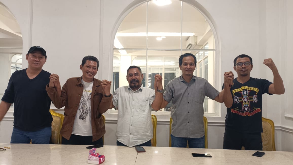 Masyarakat Sipil Dukung Tni Jaga Kantor Kejaksaan Seluruh Indonesia 1 Masyarakat Sipil Dukung Tni Jaga Kantor Kejaksaan Seluruh Indonesia
