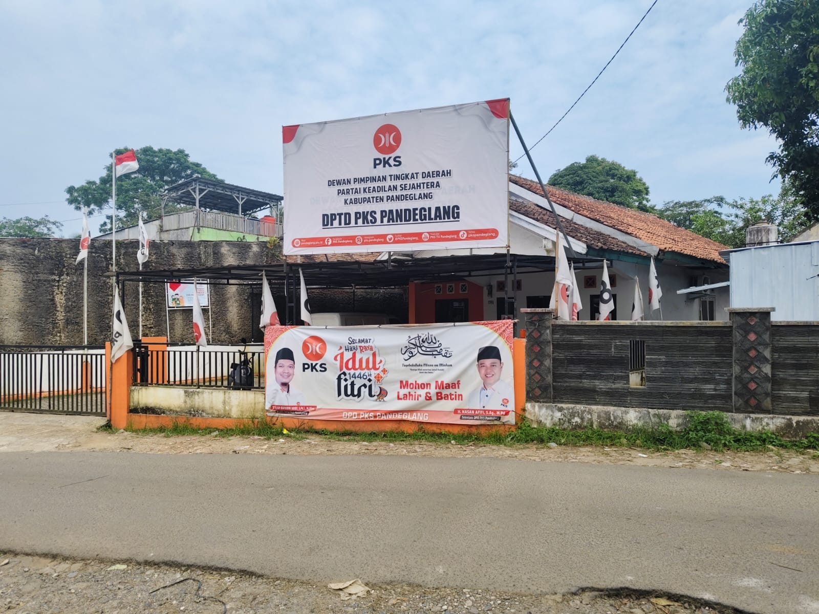 Sidang Internal Digelar Di Kantor Dpd Pks Soal Anggota Dprd Pandeglang Rr Yang Melakukan Dugaan Kekerasan Terhadap Perempuan, Serta Dugaan Asusila Dan Amoral 1 Sidang Internal Digelar Di Kantor Dpd Pks