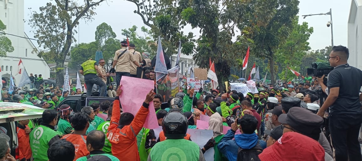 Hari Kebangkitan Nasional, Ojol Sumut Gelar Aksi Dukung Kebijakan Pemerintah 1 Hari Kebangkitan Nasional, Ojol Sumut Gelar Aksi Dukung Kebijakan Pemerintah
