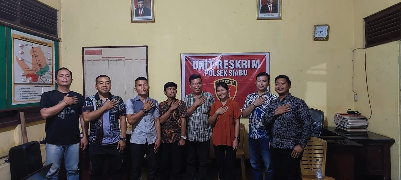 Viral Di Medsos, 2025 Foto Jokowi–Ma’ruf Masih Terpampang Di Polsek Siabu 1 Viral Di Medsos, 2025 Foto Jokowi–Ma’ruf Masih Terpampang Di Polsek Siabu