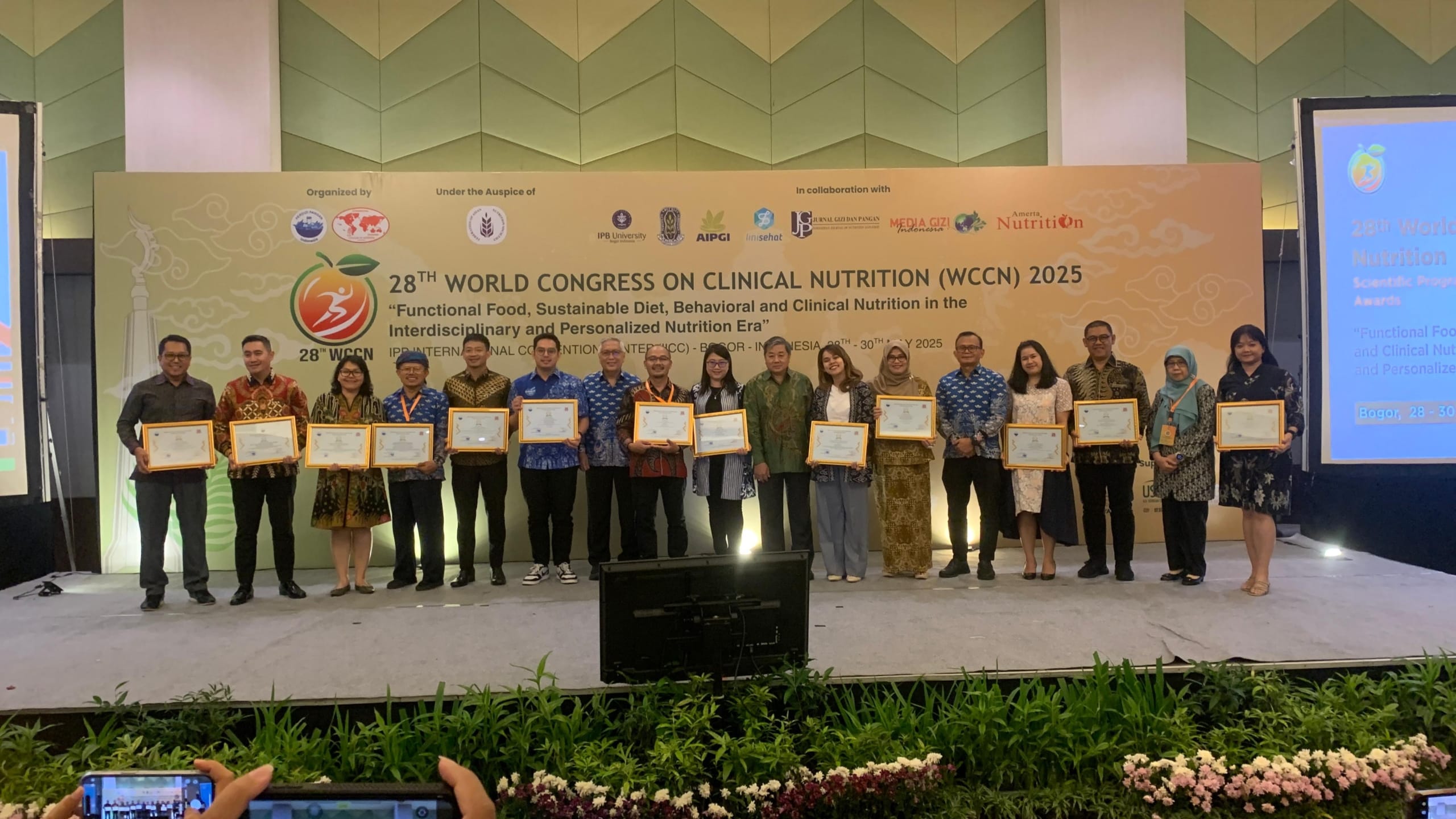 Tempe Azaki Rte Raih Penghargaan Peduli Gizi 2025 Di Ajang Kongres Gizi Internasional 1 Tempe Azaki Rte Raih Penghargaan Peduli Gizi 2025 Di Ajang Kongres Gizi Internasional