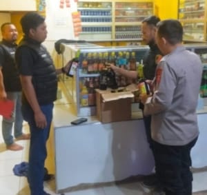 Sikat Peredaran Miras, Kanit Reskrim Polsek Cibadak Pimpin Ops Pekat Ii Imbangan Maung 2025 1 Sikat Peredaran Miras, Kanit Reskrim Polsek Cibadak Pimpin Ops Pekat Ii Imbangan Maung 2025
