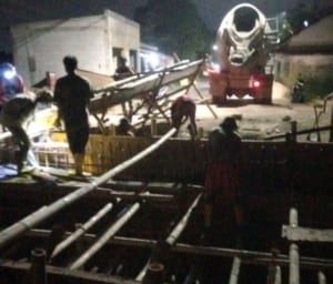 Diduga Ada Penyimpangan Dana, Proyek Jembatan Di Desa Buni Bakti Tidak Pakai Viberator Dan Abaikan K3 1 Diduga Ada Penyimpangan Dana, Proyek Jembatan Di Desa Buni Bakti Tidak Pakai Viberator Dan Abaikan K3