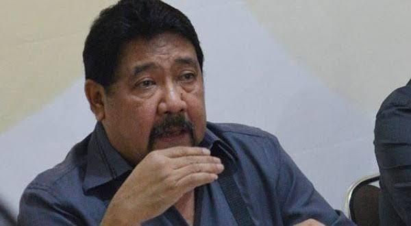 Setara Institute Kritik Pengerahan Tni Untuk Pengamanan Kejaksaan 1 Jakarta – Ketua Dewan Nasional Setara Institute, Hendardi, Mengkritik Keras Keputusan Panglima Tni Yang Mengeluarkan Surat Telegram (St) Nomor Tr/422/2025 Terkait Pengerahan Personel Militer Untuk Mendukung Pengamanan Kejaksaan Tinggi Dan Kejaksaan Negeri Di Seluruh Indonesia. Kebijakan Tersebut Juga Segera Ditindaklanjuti Oleh Kepala Staf Angkatan Darat (Kasad) Dengan St Berderajat Kilat Nomor St/1192/2025. Dalam Pernyataannya, Hendardi Menyebut Bahwa Perintah Tersebut Bertentangan Dengan Konstitusi Dan Sejumlah Undang-Undang Seperti Uu Kekuasaan Kehakiman, Uu Kejaksaan, Uu Pertahanan Negara, Dan Uu Tni. Ia Menegaskan Bahwa Tidak Ada Kondisi Objektif Yang Mengharuskan Institusi Penegak Hukum Sipil Seperti Kejaksaan Ri Untuk Memperoleh Dukungan Dari Satuan Tempur Dan Bantuan Tempur Tni, 12 Mei 2025. &Quot;Ini Menunjukkan Kegenitan Kejaksaan Dalam Penegakan Hukum,&Quot; Ujar Hendardi. Ia Juga Mempertanyakan Motif Politik Di Balik Pelembagaan Kolaborasi Antara Kejaksaan Dan Tni, Termasuk Melalui Nota Kesepahaman (Mou) Yang Sedang Berjalan, Serta Kaitannya Dengan Pembahasan Ruu Kejaksaan Dan Ruu Kuhap. Hendardi Mengingatkan Bahwa Kejaksaan Adalah Bagian Dari Sistem Hukum Pidana Yang Seharusnya Sepenuhnya Bersifat Sipil. Keterlibatan Militer, Menurutnya, Mengancam Supremasi Sipil Dan Hukum, Serta Memperkuat Militerisme Dalam Lembaga Penegak Hukum. Sebagai Solusi, Setara Institute Mendesak Panglima Tni Dan Jajarannya Untuk Fokus Pada Revisi Uu Nomor 31 Tahun 1997 Tentang Peradilan Militer, Yang Dinilai Sudah Tidak Sesuai Dengan Semangat Demokrasi Dan Supremasi Hukum.