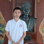 Jakarta  — Isu Mengenai Rencana Penggabungan Badan Intelijen Negara (Bin) Dengan Badan Intelijen Strategis (Bais) Tni Menuai Sorotan Tajam Dari Berbagai Kalangan, Termasuk Para Akademisi Dan Pengamat Pertahanan. Salah Satu Tanggapan Datang Dari Ario Seno, Pengamat Pertahanan Dari Universitas Pertahanan (Unhan), Yang Menyebut Bahwa Wacana Tersebut Tidak Berdasar Dan Keliru Secara Struktural Maupun Fungsional. “Isu Itu Tidak Benar Karena Bin Dan Bais Adalah Dua Entitas Yang Berbeda, Walaupun Sama-Sama Bergerak Di Bidang Intelijen. Kalau Bin Ranahnya Sipil, Sedangkan Bais Adalah Intelijen Militer. Jadi, Tidak Akan Bisa Disatukan,” Ujar Ario Seno, Senin (12/5). Menurut Ario, Munculnya Wacana Tersebut Diduga Berasal Dari Kalangan Militer Yang Terbiasa Dengan Sistem Komando Tunggal. “Saya Yakin Isunya Muncul Dari Militer Karena Mereka Terbiasa Dengan Sistem Komando. Jadi, Apa-Apa Maunya Serba Satu Komando. Padahal, Tidak Semua Aspek Bisa Disatukan Dalam Satu Sistem Seperti Itu,” Tambahnya. Ia Menambahkan Bahwa Keinginan Untuk Menggabungkan Bin Dengan Bais Justru Mencerminkan Dorongan Militer Untuk Memperluas Pengaruhnya Di Ranah Intelijen Nasional. “Bais Itu Kan Intelnya Militer. Mereka Maunya Bin Gabung, Tapi Itu Bukan Solusi Yang Tepat Bagi Sistem Pertahanan Dan Keamanan Nasional,” Tegasnya. Ario Juga Menyoroti Latar Belakang Sejarah Kedua Lembaga Tersebut Yang Sangat Berbeda. “Cikal Bakal Bin Sudah Ada Bahkan Sejak Masa Pendudukan Jepang, Sedangkan Bais Baru Dirintis Oleh Tni Ad Pada Dekade 60-An,” Jelasnya. Dengan Perbedaan Fungsi, Struktur, Dan Sejarah Yang Kuat, Ario Seno Menilai Bahwa Penggabungan Kedua Lembaga Intelijen Tersebut Tidak Hanya Tidak Realistis, Tetapi Juga Berpotensi Melemahkan Efektivitas Kerja Intelijen Nasional.