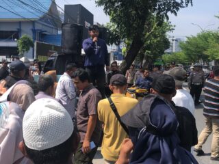 Puluhan Orang Gelar Aksi Persoalkan Putusan Wanprestasi Koppsa-M