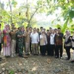 Bupati Dewi Setiani Tinjau Lahan Sekolah Rakyat Di Kampung Cente Desa Mendung