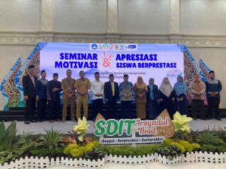 Bupati Dewi Buka Seminar Motivasi Apresiasi Siswa Berprestasi Sdit Irsyadul Ibad