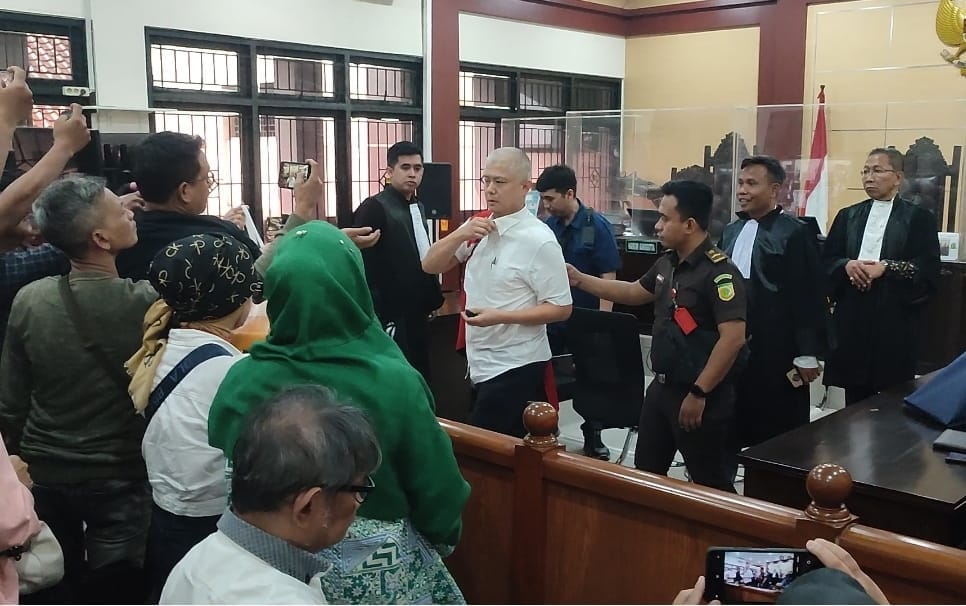 Ngerih, Eksepsi Perkara Pidana Charlie Chandra Ditolak Jpu 1 Ngerih, Eksepsi Perkara Pidana Charlie Chandra Ditolak Jpu