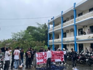 Tolak Program Studi Luar Kampus, Mahasiswa Stisip Banten Gelar Aksi Unjuk Rasa 3 Tolak Program Studi Luar Kampus, Mahasiswa Stisip Banten Gelar Aksi Unjuk Rasa
