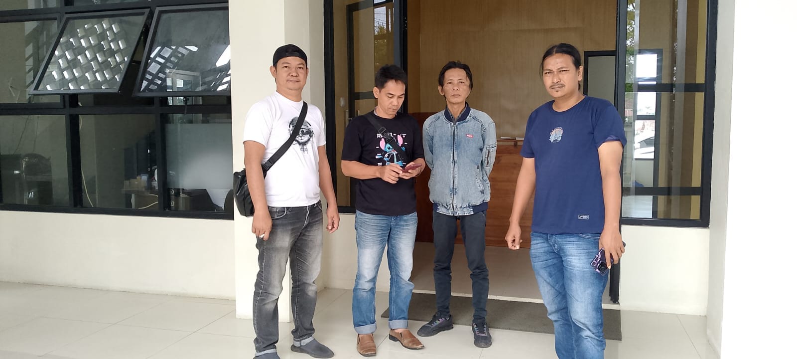 Dua Kali Mangkir Smk Negeri I Dan Ii Rangkasbitung Diduga Hindari Klarifikasi Anggaran Dana Biaya Operasional Sekolah 1 Konsorsium Lembaga Lebak, Bersama Lembaga Bantuan Hukum (Lbh) Aliansi Rakyat Bersatu (Arb) Dpc Lebak