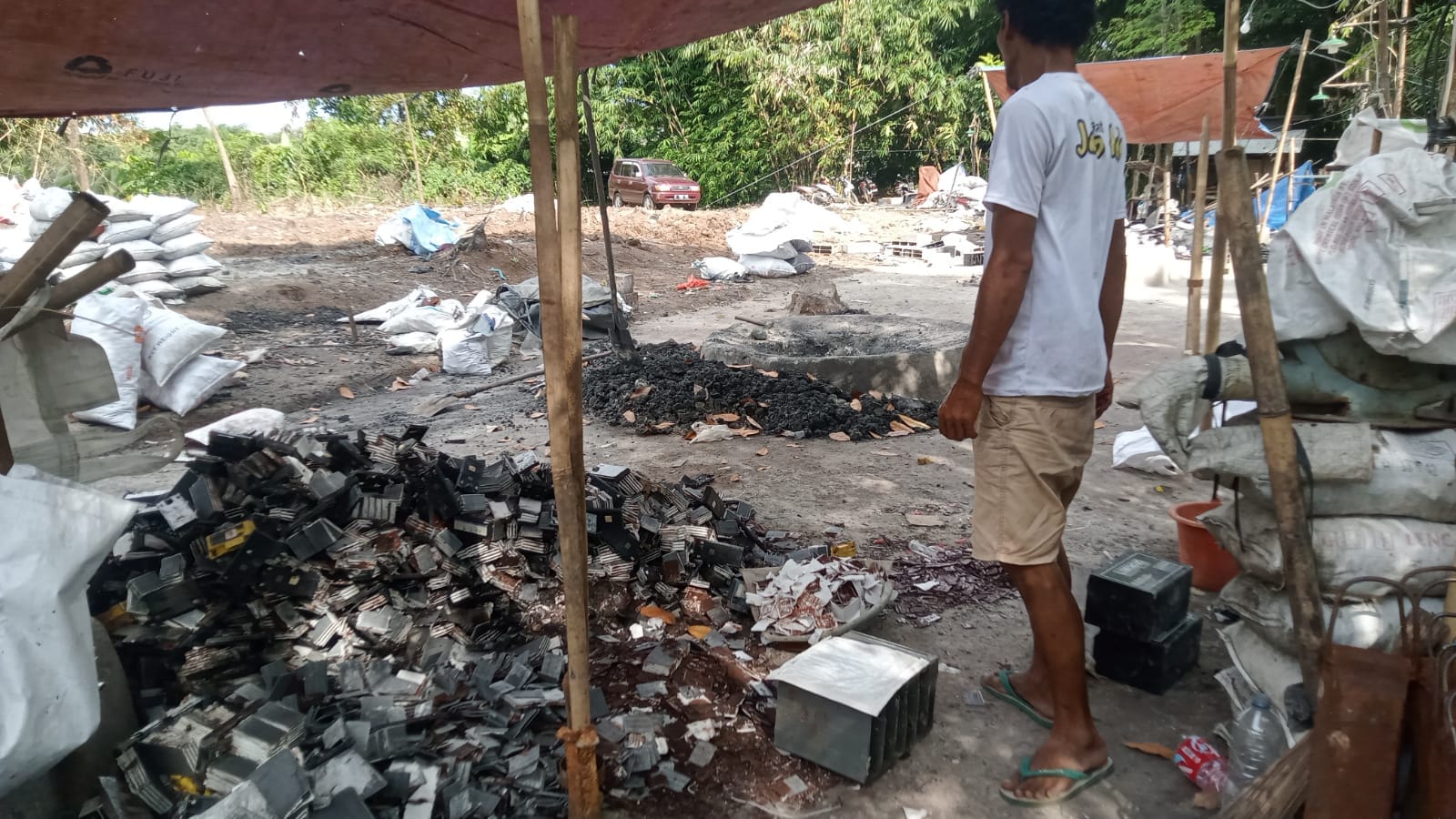 Cemari Lingkungan, Peleburan Aki Bekas Ilegal Di Curugbitung Dilaporkan Ke Polres Lebak 1 Cemari Lingkungan, Peleburan Aki Bekas Ilegal Di Curugbitung Dilaporkan Ke Polres Lebak