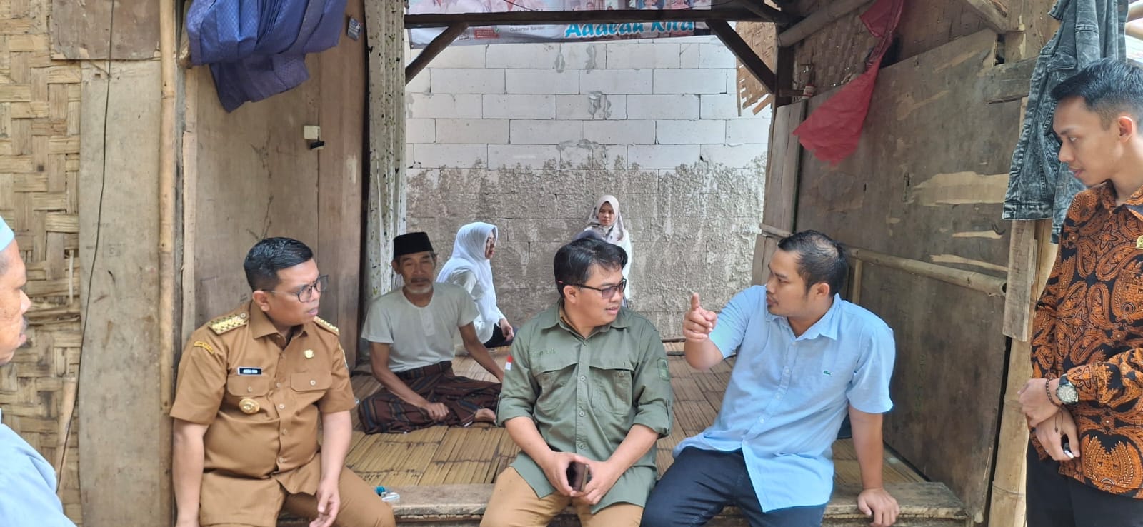 Gubernur Banten Sambangi Penerima Bantuan Bedah Rumah Di Cibuah 1 Gubernur Banten Sambangi Penerima Bantuan Bedah Rumah Di Cibuah