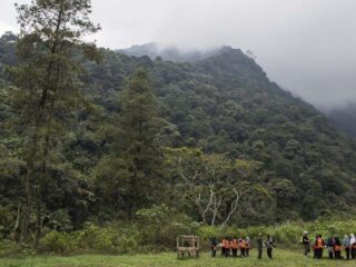 Dua Pendaki Remaja Jatuh Ke Jurang Gunung Puntang