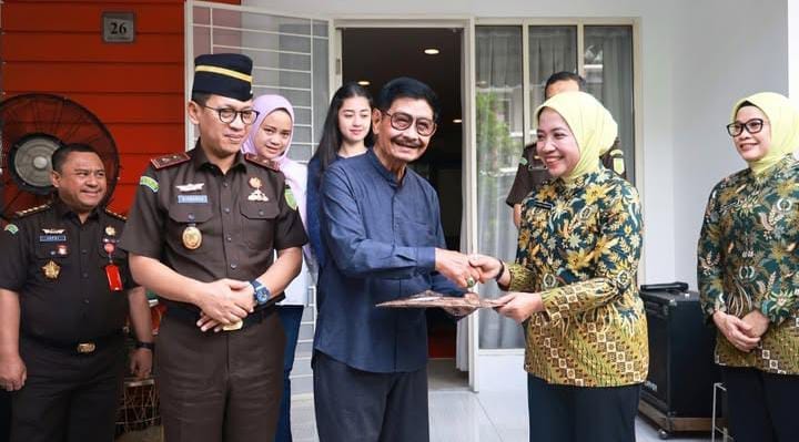 Anjangsana Ke Rumah Soehandoyo Wujud Nyata Kepedulian Kejati Banten 1 Anjangsana Ke Rumah Soehandoyo Wujud Nyata Kepedulian Kejati Banten