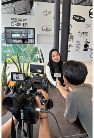 Camelia Panduwinata Ucapkan Selamat Hari Anak Nasional 2025, Tekankan Pentingnya Pendidikan Dan Teknologi Untuk Masa Depan Anak Indonesia 3 Camelia Panduwinata Ucapkan Selamat Hari Anak Nasional 2025, Tekankan Pentingnya Pendidikan Dan Teknologi Untuk Masa Depan Anak Indonesia Camel Panduwinata, Sekretaris Jenderal Kerapatan Indonesia Tanah Air (Kita), Menyampaikan Ucapan Selamat Hari Anak Nasional Kepada Seluruh Anak Indonesia, Dari Sabang Sampai Merauke. Dalam Pernyataannya, Camel Menegaskan Pentingnya Peran Anak-Anak Sebagai Masa Depan Bangsa Dan Modal Utama Kemajuan Indonesia. Camel Mengutip Pasal 28B Ayat (1) Undang-Undang Dasar 1945 Yang Menyatakan: &Quot;Setiap Anak Berhak Atas Kelangsungan Hidup, Tumbuh, Dan Berkembang Serta Berhak Atas Perlindungan Dari Kekerasan Dan Diskriminasi.&Quot; Ia Menekankan Bahwa Hak-Hak Tersebut Wajib Dijamin Dan Dipenuhi Oleh Negara, Masyarakat, Dan Semua Pemangku Kepentingan. Di Tengah Era Digital Dan Pesatnya Perkembangan Teknologi, Camel Melihat Potensi Besar Dalam Pemanfaatan Smart Inteligensia Untuk Meningkatkan Kualitas Pendidikan Dan Kesehatan Anak-Anak. Ia Menyatakan, “Kemajuan Teknologi Harus Menjadi Alat Yang Powerful Untuk Memperluas Akses Pendidikan, Mendorong Inovasi, Serta Meningkatkan Kreativitas Generasi Muda.” Camel Juga Menyoroti Pentingnya Pendidikan Yang Berkualitas Sebagai Kunci Utama Untuk Membangun Kemampuan Dan Kompetensi Anak-Anak. Ia Mendorong Pemerintah Dan Masyarakat Agar Terus Berupaya Menyediakan Pendidikan Berbasis Teknologi Yang Merata Dan Inklusif, Agar Tidak Ada Anak Indonesia Yang Tertinggal. “Anak-Anak Adalah Cerminan Dan Harapan Indonesia Ke Depan. Kita Semua Memiliki Tanggung Jawab Untuk Memberikan Perhatian, Perlindungan, Serta Kesempatan Terbaik Bagi Mereka,” Ujar Camel. Mengakhiri Pernyataannya, Camel Mengucapkan, “Selamat Hari Anak Nasional 2025. Semoga Seluruh Anak Indonesia Selalu Bahagia, Sehat, Cerdas, Dan Sukses Dalam Mengejar Cita-Cita Mereka. Mari Bersama Kita Wujudkan Masa Depan Yang Lebih Cerah Bagi Generasi Penerus Bangsa.