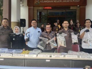 Kejari Jakpus Musnahkan 696 Butir Ekstasi Serta Barang Bukti Lainnya