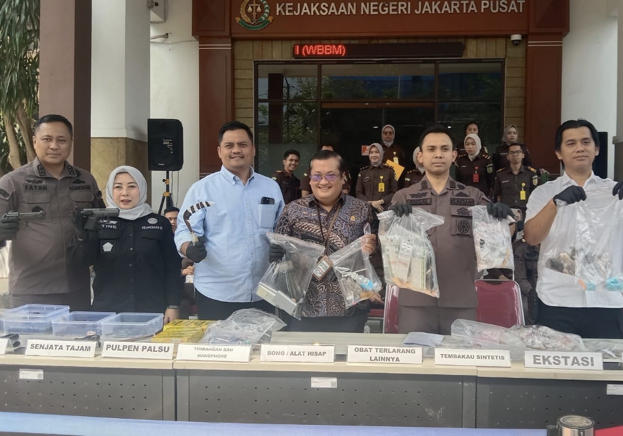 Kejari Jakpus Musnahkan 696 Butir Ekstasi Serta Barang Bukti Lainnya 1 Kejari Jakpus Musnahkan 696 Butir Ekstasi Serta Barang Bukti Lainnya