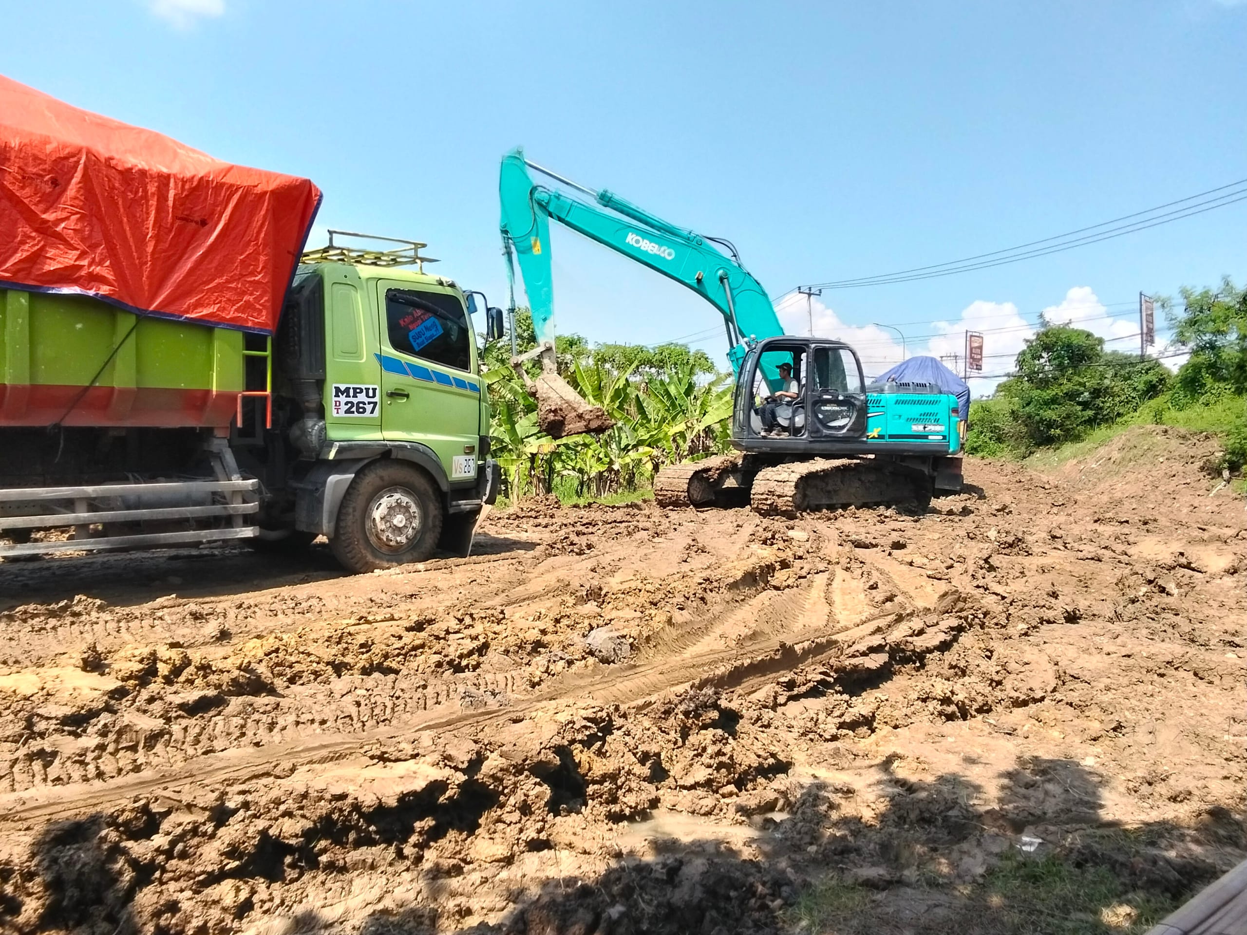 Meski Disegel Polisi Militer, Galian C Di Depan Tol Rangkasbitung Masih Beroprasi 1 Meski Disegel Polisi Militer, Galian C Di Depan Tol Rangkasbitung Masih Beroprasi