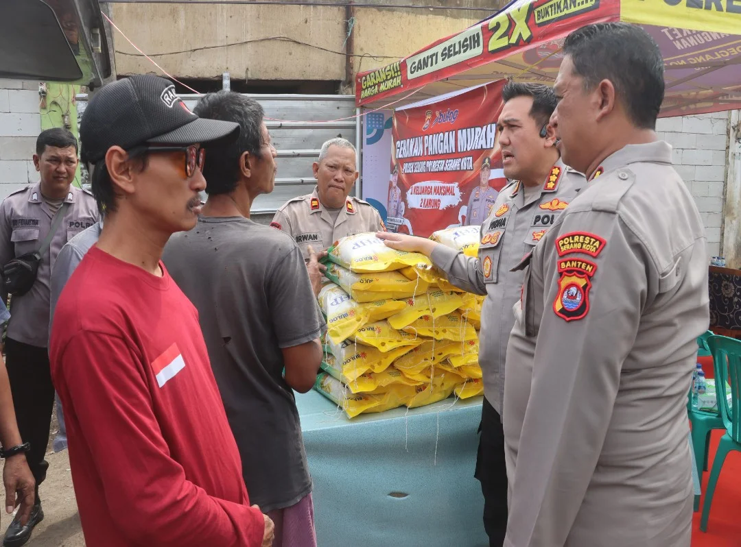 Polsek Serang Polresta Serang Kota Salurkan Beras Sphp Program Pangan Murah Nasional 1 Polsek Serang Polresta Serang Kota Salurkan Beras Sphp Program Pangan Murah Nasional