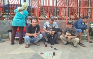 Ngopi Digelas Pelastik, Ketua Umum Gerak 08 Revitriyoso Hudodo Serap Aspirasi Buruh Panggul 5 Ngopi Digelas Pelastik, Ketua Umum Gerak 08 Revitriyoso Hudodo Serap Aspirasi Buruh Panggul