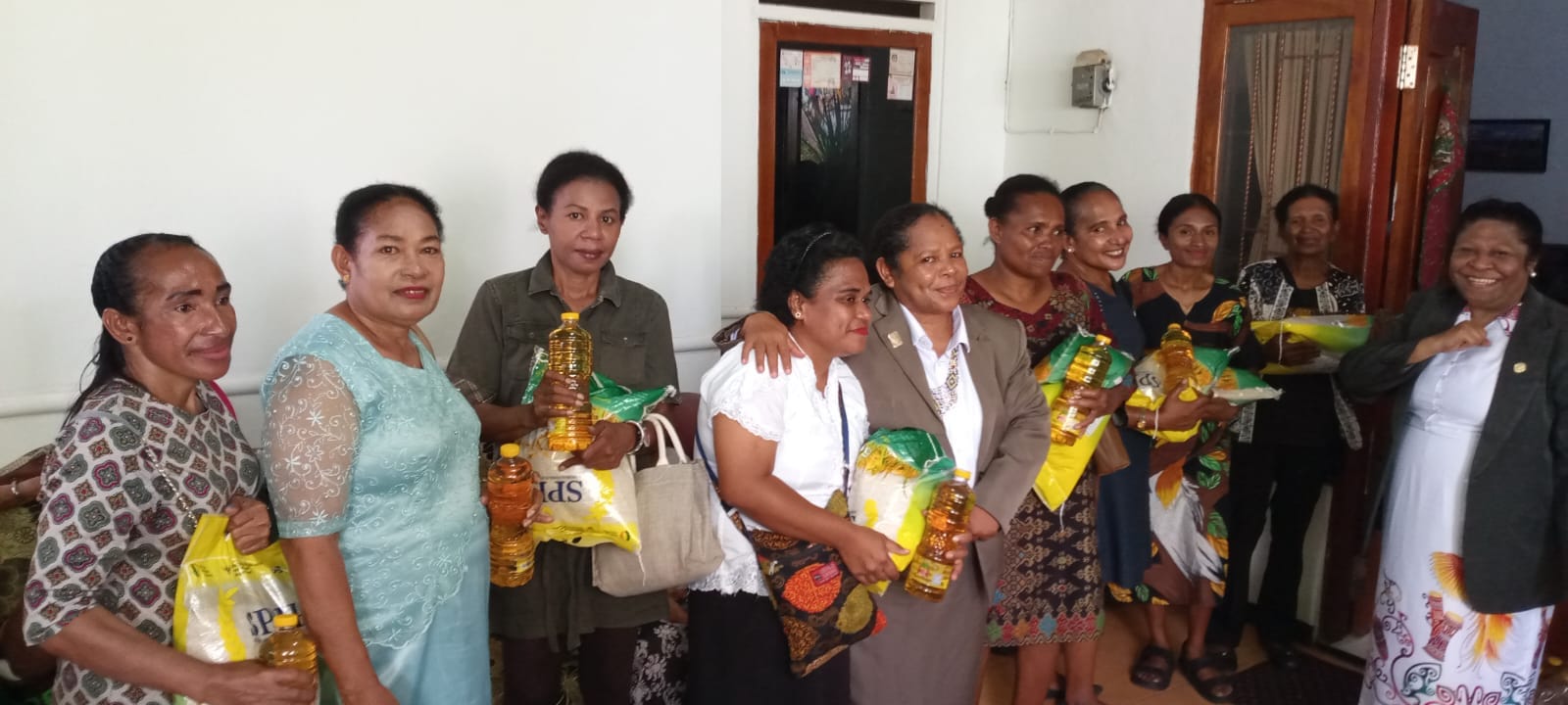 Peduli Sesama, Yayasan Gerak Nusantara Papua Bantu Warga Lewat 200 Paket Sembako 1 Peduli Sesama, Yayasan Gerak Nusantara Papua Bantu Warga Lewat 200 Paket Sembako