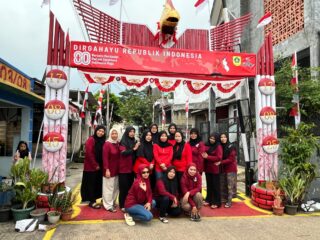 Warga Rt 03/08 Rawa Kalong Bikin Gapura Ikn