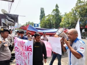 Aksi Jilid Ii, Rpm Dan Pkn Gelar Demo Di Gedung Pln Up3 Lebak 3 Aksi Jilid Ii, Rpm Dan Pkn Gelar Demo Di Gedung Pln Up3 Lebak