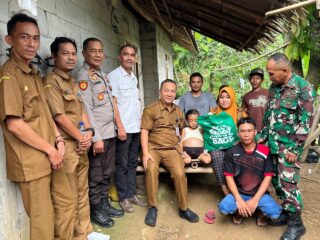 Muspika Leuwidamar Tinjau Bocah 6 Tahun Penderita Leukemia Di Kampung Kipar, Cisimeut Raya