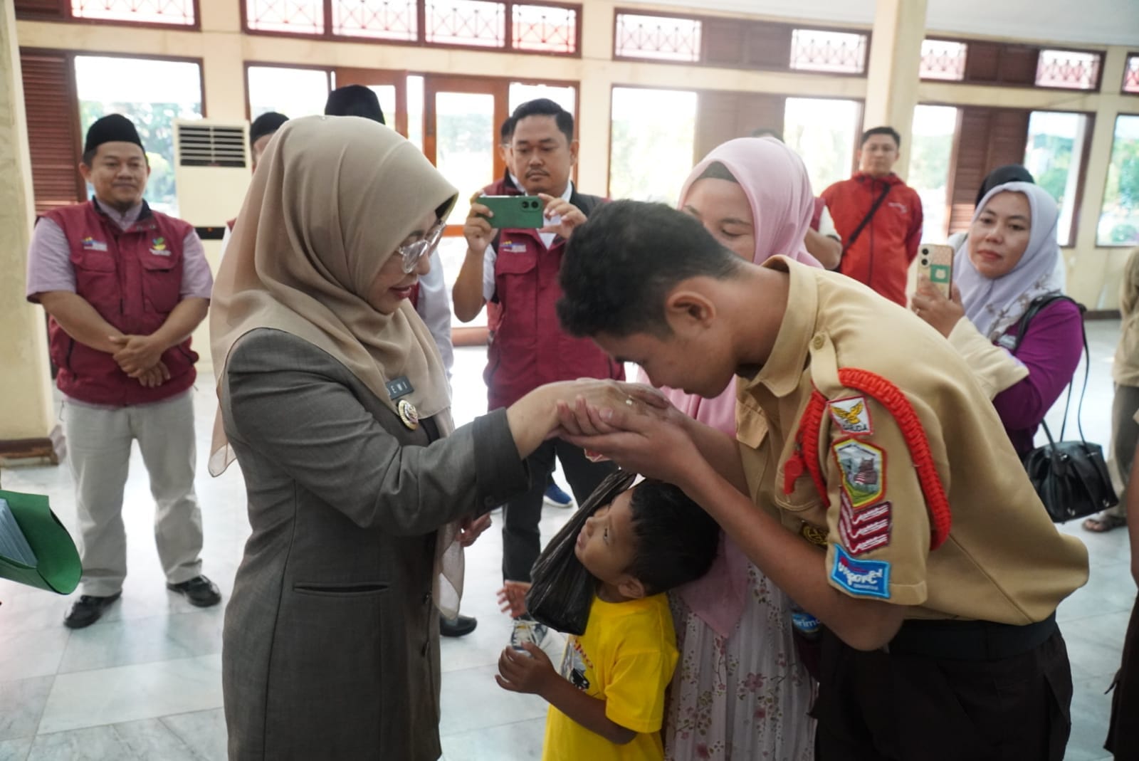 Bupati Dewi Setiani Lepas 26 Siswa Berangkat Ke Sekolah Rakyat Tangerang Selatan 1 Bupati Dewi Setiani Lepas 26 Siswa Berangkat Ke Sekolah Rakyat Tangerang Selatan