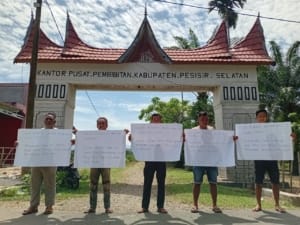 Parah, Warga Linggo Sari Baganti Desak Bupati Pesisir Selatan Realisasikan Sarana Olahraga 4 Parah, Warga Linggo Sari Baganti Desak Bupati Pesisir Selatan Realisasikan Sarana Olahraga