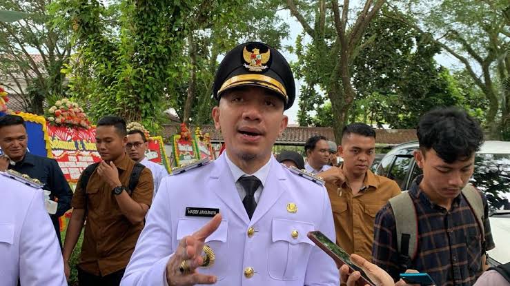Sikat, Bupati Kabupaten Lebak Amuk Kepala Desa 1 Sikat, Bupati Kabupaten Lebak Amuk Kepala Desa