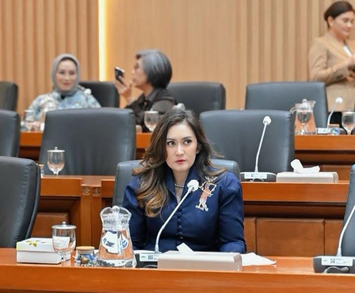 Artis Nafa Urbach Yang Dukung Kenaikan Tunjangan Anggota Dpr Ri 1 Artis Nafa Urbach Yang Dukung Kenaikan Tunjangan Anggota Dpr Ri