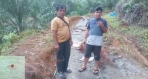 Warga Dolok Tapalan Keberatan Anak-Anak Diperalat Untuk Membantah Dugaan Proyek Jalan Bermasalah 3 Warga Dolok Tapalan Keberatan Anak-Anak Diperalat Untuk Membantah Dugaan Proyek Jalan Bermasalah