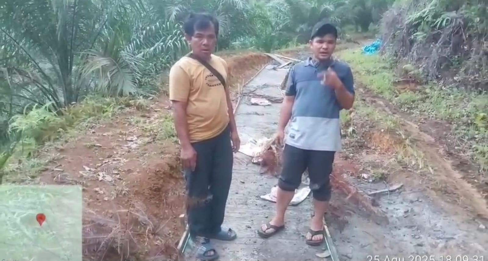 Warga Dolok Tapalan Keberatan Anak-Anak Diperalat Untuk Membantah Dugaan Proyek Jalan Bermasalah 1 Warga Dolok Tapalan Keberatan Anak-Anak Diperalat Untuk Membantah Dugaan Proyek Jalan Bermasalah
