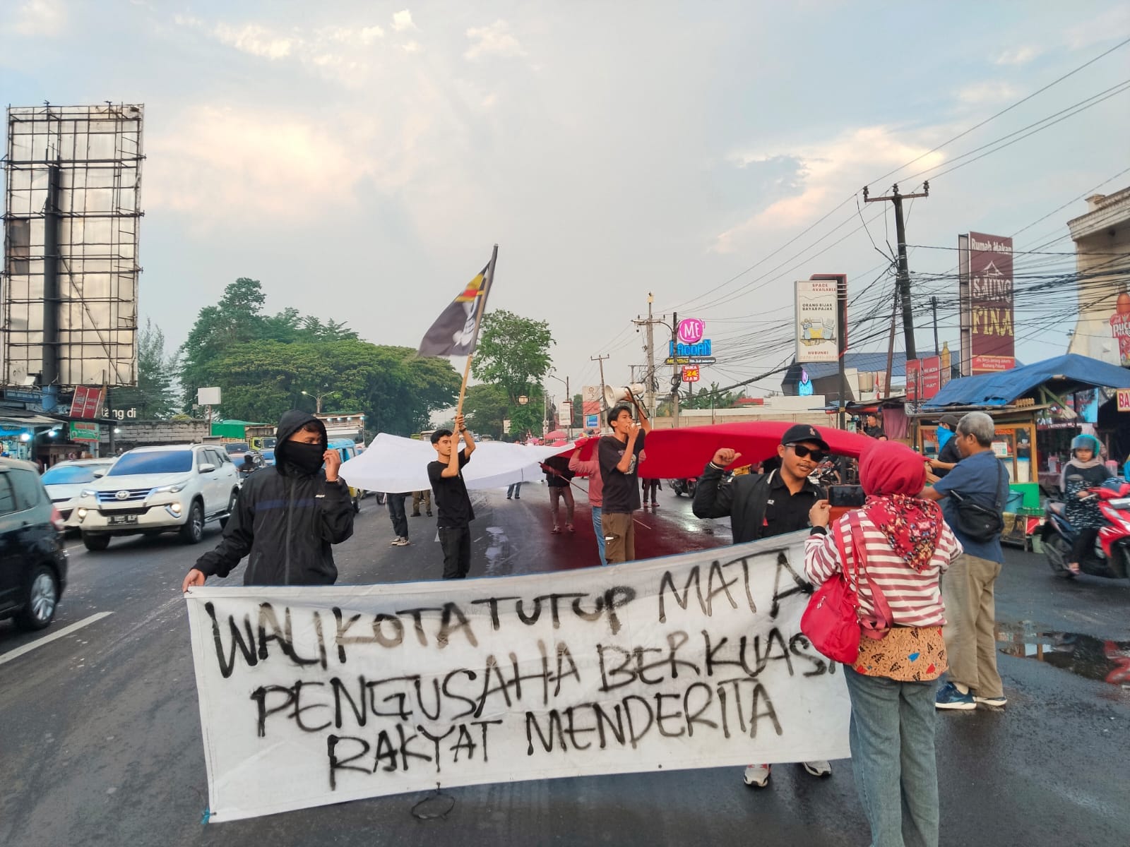 Cacat Administrasi, Mahasiswa Desak Walikota Serang Hentikan Proyek Sawah Luhur 1 Cacat Administrasi, Mahasiswa Desak Walikota Serang Hentikan Proyek Sawah Luhur