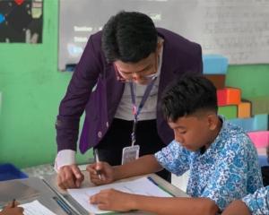 Selamatkan Pendidikan, Hentikan Kkn, Wujudkan Sentralisasi Pendidikan! 1 Selamatkan Pendidikan, Hentikan Kkn, Wujudkan Sentralisasi Pendidikan!