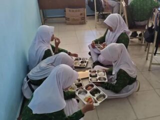 Laksanakan Program Asta Cita, Prabowo Instruksikan Bangun Dapur Sekolah