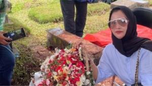 Camelia Panduwinata Lubis Serukan Persatuan Usai Insiden Tewasnya Pengemudi Ojek Online 4 Camelia Panduwinata Lubis Serukan Persatuan Usai Insiden Tewasnya Pengemudi Ojek Online