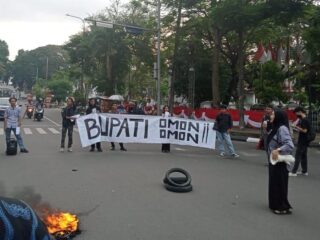 Menyala, Mahasiswa Protes Jelang 100 Hari Kerja Zakiyah-Najib Belum Nyata